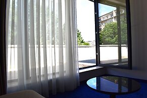 Embassy Romana