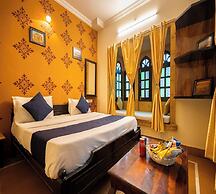 Hotel Golden Rock