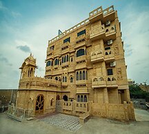 Hotel Golden Rock