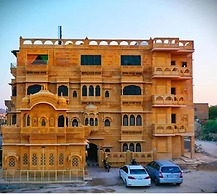 Hotel Golden Rock