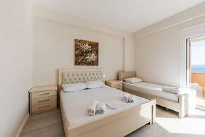 Beachfront Apartment - Near Beach City