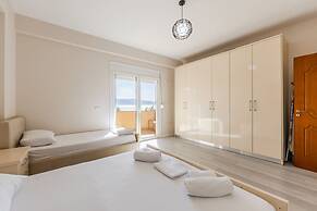 Beachfront Apartment - Near Beach City