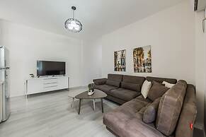 Beachfront Apartment - Near Beach City