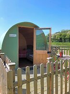 Green Dragon and Kitchen Pod - Sleeps 2 & Parking