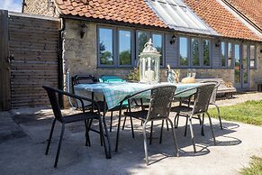 The Dovecote, Rowden Manor- Sleeps 6 & Parking