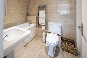 The Dovecote, Rowden Manor- Sleeps 6 & Parking