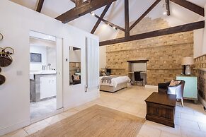 The Dovecote, Rowden Manor- Sleeps 6 & Parking