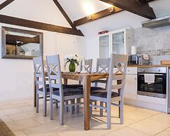 The Dovecote, Rowden Manor- Sleeps 6 & Parking