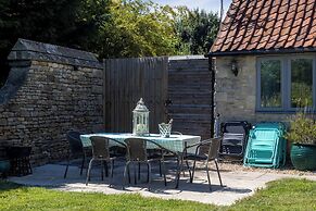 The Dovecote, Rowden Manor- Sleeps 6 & Parking