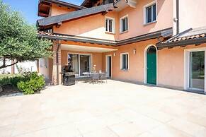 Villa Near Milan With Swimming Pool
