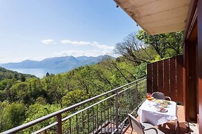 Dumenza Villas