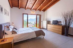 Dumenza Villas
