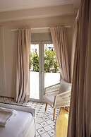 Contemporary Athenian Escape GHH