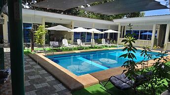 Mangotree Apartel & Resor