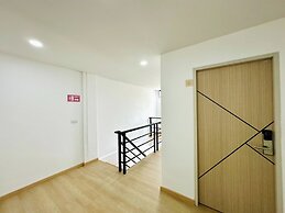 The Cozy 77 - No Parking