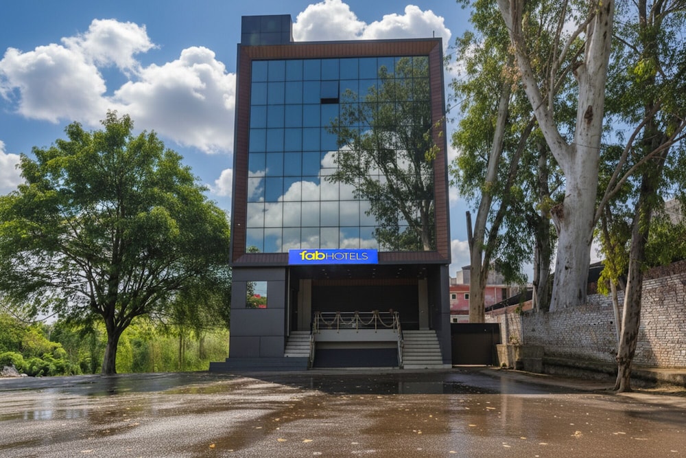 Fabhotel Evergreen