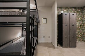 Low bed Mixed Shared Room