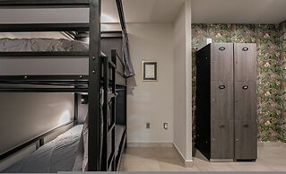 Low bed Mixed Shared Room