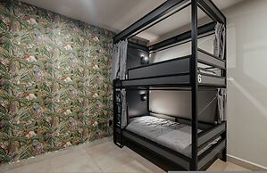 Low bed Mixed Shared Room
