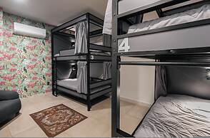 Low bed Mixed Shared Room