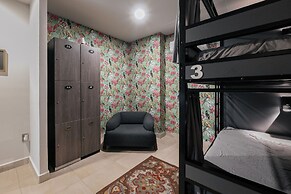 Low bed Mixed Shared Room