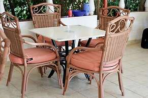 Siaya White Hotel