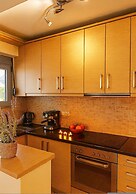 Filiatra Cozy Central Gem With Balcony