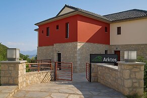 Arktos Hotel Deluxe Suite With Lake View
