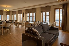 Arktos Hotel Deluxe Suite With Lake View