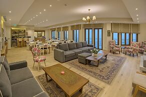 Arktos Hotel Deluxe Suite With Lake View