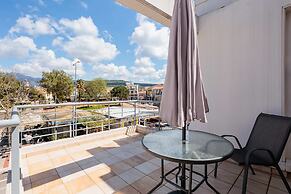 Filiatra Cozy Cental Retreats With Balconies