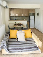 Filiatra Cozy Cental Retreats With Balconies