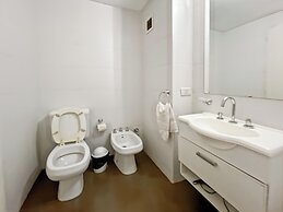 Studio Apartment on 13th Floor With Balcony Terrace