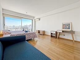Studio Apartment on 13th Floor With Balcony Terrace