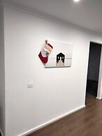 Modern & Cosey 4bedroom House Walk to Beach
