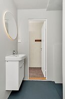 Central Guest House - Private Bathroom