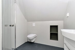 Central Guest House - Private Bathroom