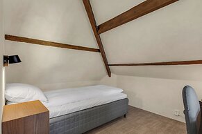 Central Guest House - Private Bathroom