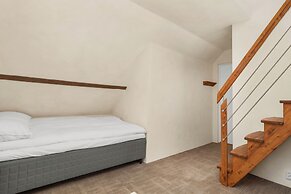 Central Guest House - Private Bathroom