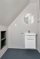 Central Guest House - Private Bathroom