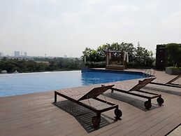Chic and Cozy 2BR Apartment at Springwood Residence