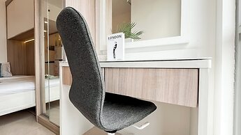 Modern Living Studio Room Apartment M-Town Residence