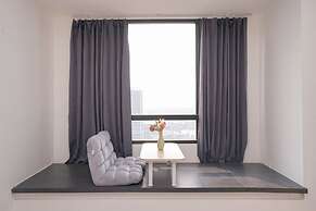 Comfortable Studio Room at Collins Boulevard Apartment