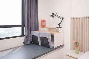 Warm Cozy Studio Room at Collins Boulevard Apartment