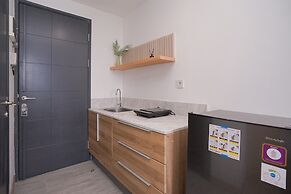 Warm Cozy Studio Room at Collins Boulevard Apartment