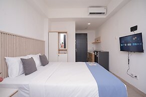 Warm Cozy Studio Room at Collins Boulevard Apartment