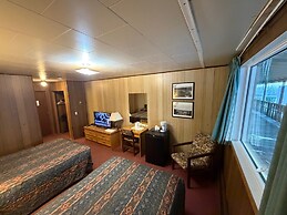 Airport Chalet