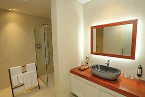 Mumba Lodge by Flow