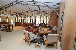 Mumba Lodge by Flow