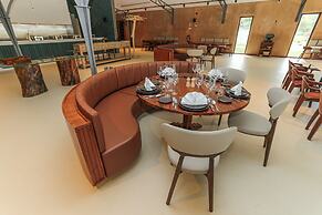 Mumba Lodge by Flow